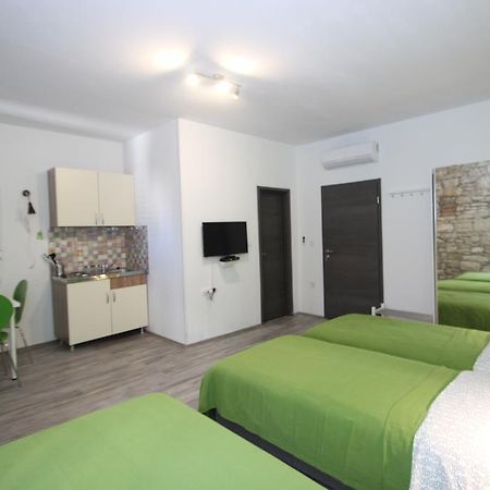 Top Center Rooms & Studio Пула Экстерьер фото