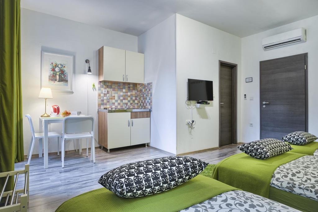 Top Center Rooms & Studio Пула Экстерьер фото