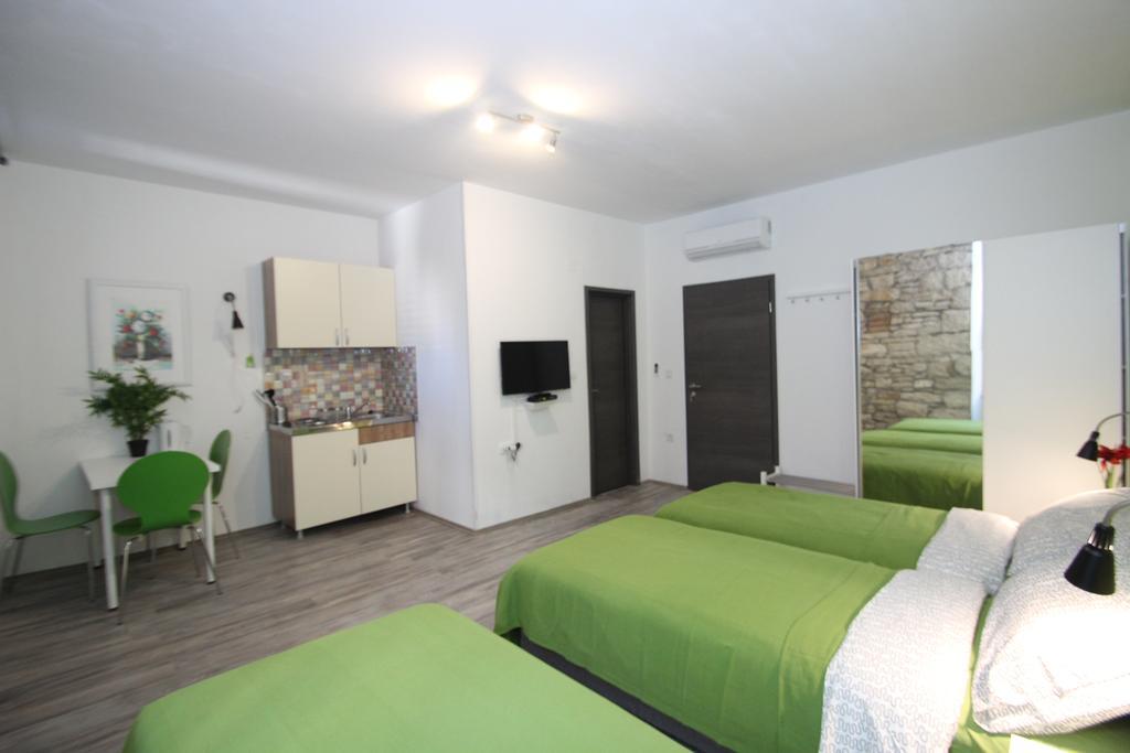 Top Center Rooms & Studio Пула Экстерьер фото